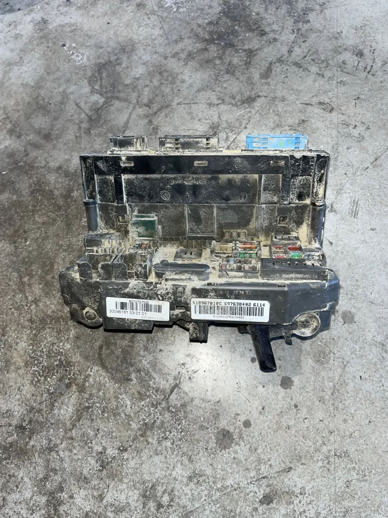 ΑΣΦΑΛΕΙΑ ΜΠΑΤΑΡΙΑΣ ΔΙΑΝΕΜΗΤΗΣ ΡΕΥΜΑΤΟΣ ΣΕΙΡΑ 1, 3 E81 E82 E87 E88 E90 E91 E92 E93 X1 E84 Z4 E89  LCI