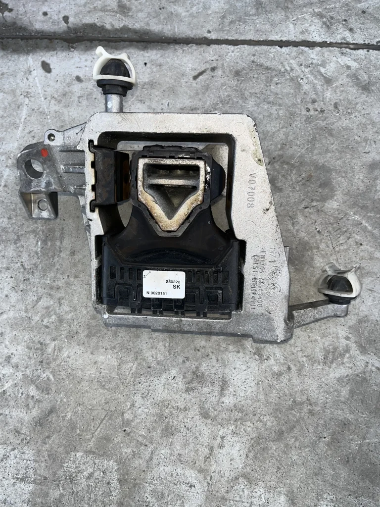 ΒΑΣΗ ΜΗΧΑΝΗΣ ΔΕΞΙΑ ΥΔΡΑΥΛΙΚΗ ΣΕΙΡΑ 1, 2 F40 F44 GC F45 A.T. F46 G.C X1 F48 X2 F39 MINI F54 F55 F56 F57 F60 LCI